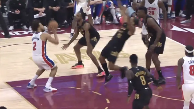 体育视频-美记：因在对阵活塞时假摔，骑士前锋泰森被罚款2000美金